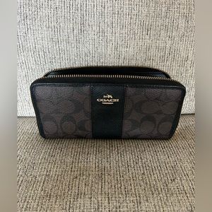 Coach Signature Canvas Accordion Zip Wallet